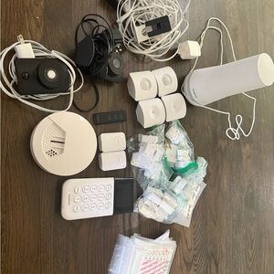SimpliSafe Home Security System - Huge Lot